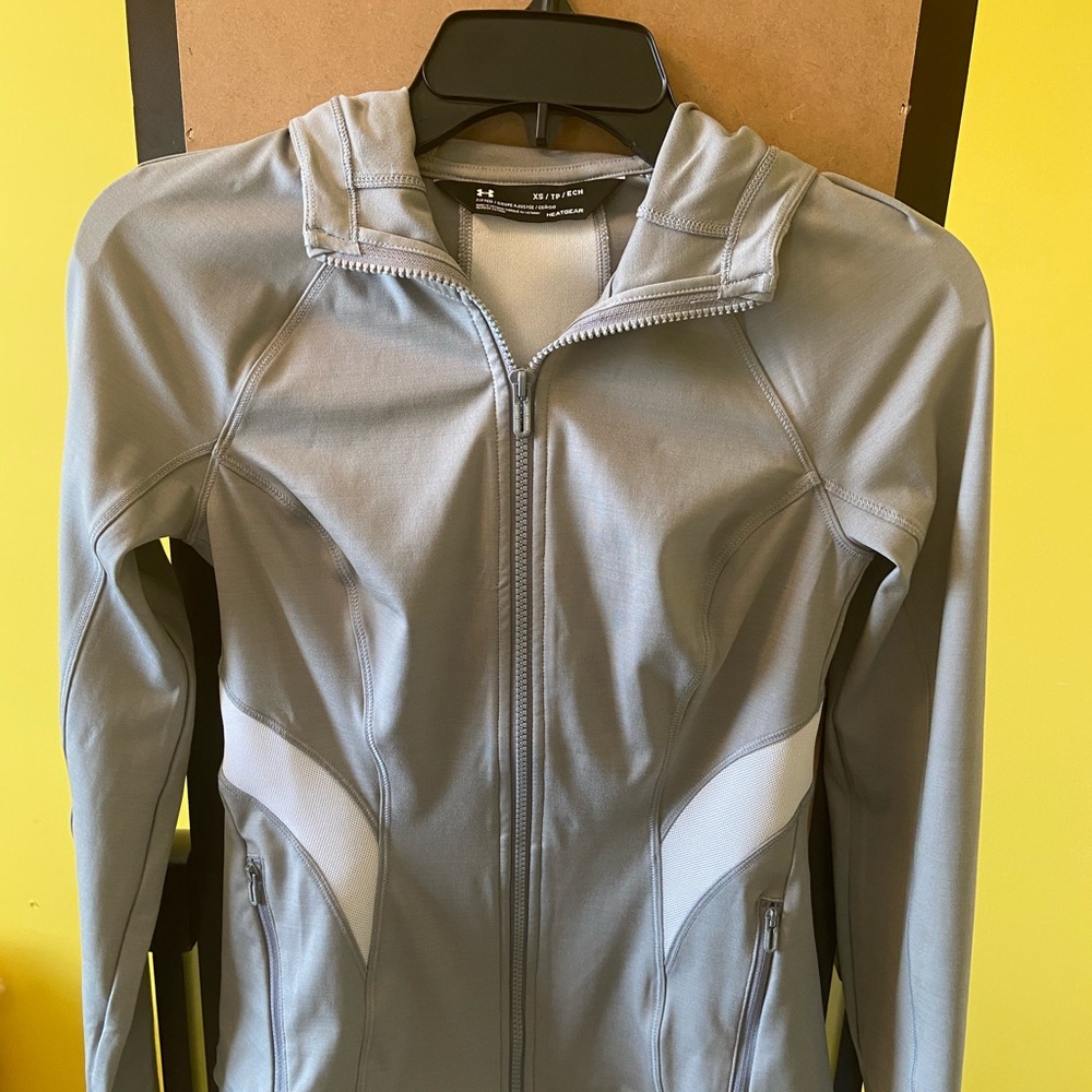 XS Under Armour heat gear gray and white sweat jacket